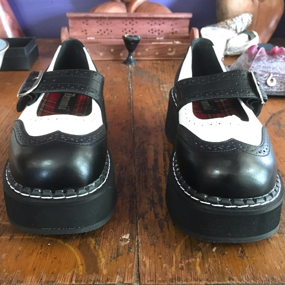 VEGAN wingtip Mary Jane oxford